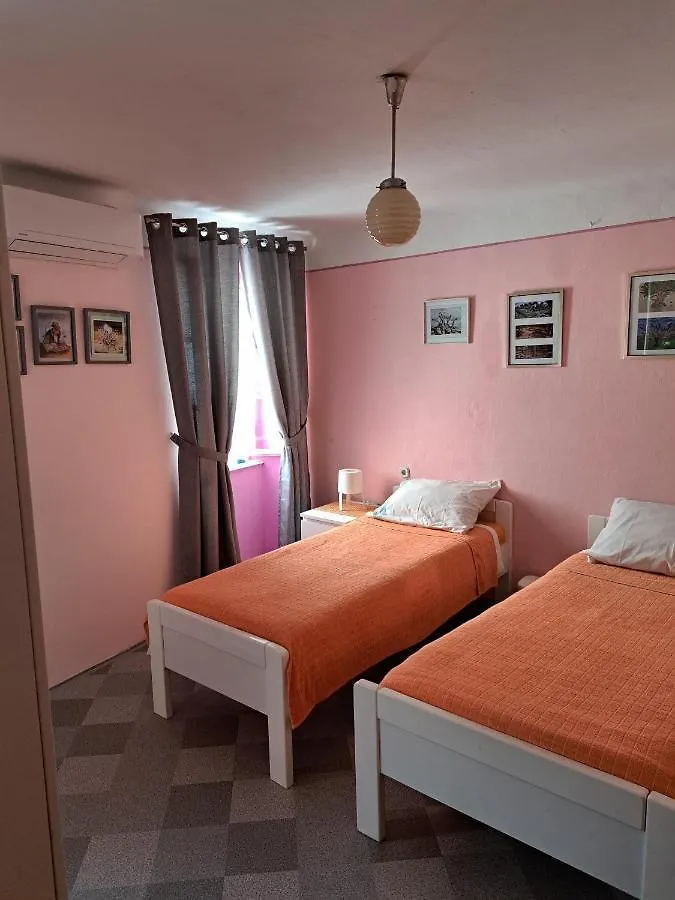 House Tomic Apartment Cres